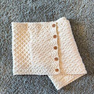 Aran merino wool Cream Buttoned Scarf/wrap made in Ireland. NWOT